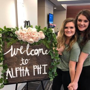 Meet your Posher, Elly